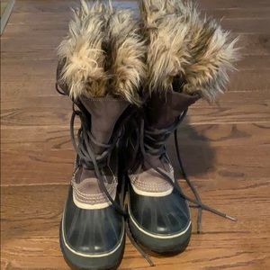 Sorel winter boots with faux fur cuff